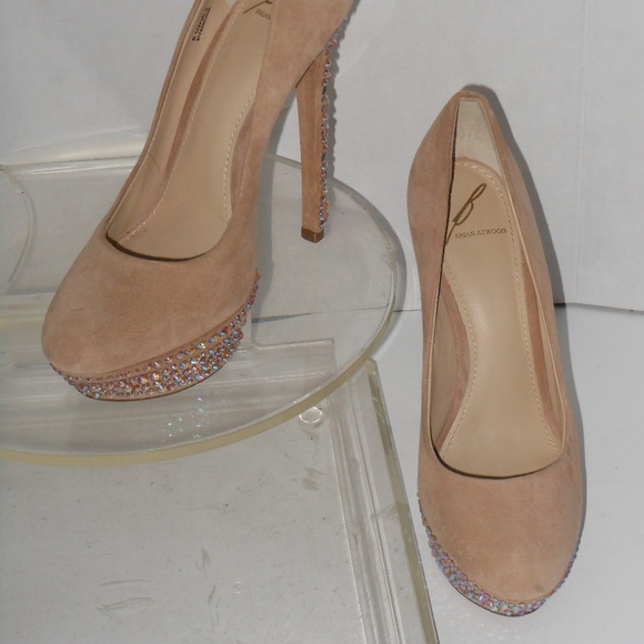 BRIAN ATWOOD BEIGE SUEDE CLASSIC PUMPS SIZE 6.5 M - Picture 2 of 5